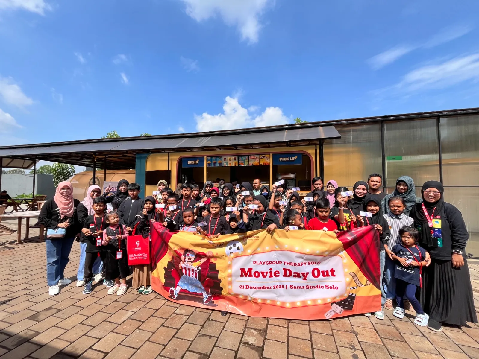 Playgroup Therapy Solo Gelar Movie Day Out